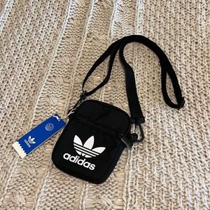 🖤 NWT Adidas Treefoil Festival Crossbody Bag